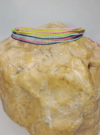 FEMEI > BRĂȚĂRI PENTRU FEMEI - Bratara Martisor Handmade din Snur Cerat Curcubeu